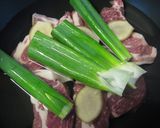 豚肉 野菜 茸のキム味噌煮込み作り方2写真