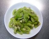 キウイフルーツとラムレーズンの牛乳寒天♪作り方1写真