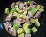 絶品♪鶏肉とアボカドのマヨしょうゆ炒め作り方3写真