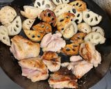 ご飯がすすむ！鶏もも肉と蓮根の甘辛ニンニク炒め★作り方2写真