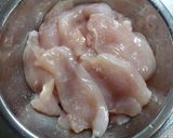 塩鶏風むね肉を鍋料理に♪豆乳鍋。作り方1写真