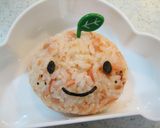 鮭ほぐしでミカンおにぎり *キャラ弁*作り方4写真