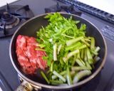 簡単　ポン酢ラー油de牛肉せり炒め作り方3写真