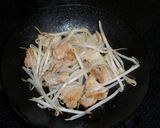 韓国風キムチのっけ焼きうどん作り方3写真