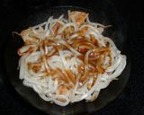 韓国風キムチのっけ焼きうどん作り方4写真