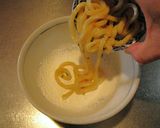 釜玉うどんと小麦粉で作った麺で釜玉うどん作り方5写真