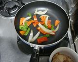 いつもと違う味付けで！味噌風味野菜炒め作り方3写真