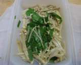 わさび菜とえのきの食べるラー油和え作り方1写真