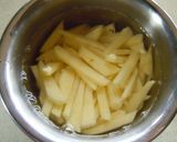 やみつきな味♪じゃがいもの粉チーズ炒め作り方1写真