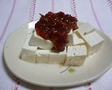 お豆腐に梅かつおをかけてみて作り方3写真