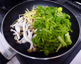 簡単　せりと生姜の豆板甘辛炒め作り方4写真