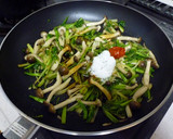 簡単　せりと生姜の豆板甘辛炒め作り方5写真