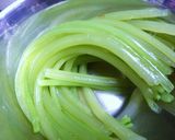蕗と鶏肉と茹で干し大根の洋風煮作り方1写真