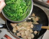 ★菜の花と鶏もも肉のしょうゆマヨ炒め★作り方4写真