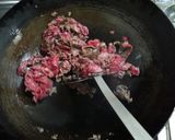 パインと牛肉の甘酢炒め作り方1写真