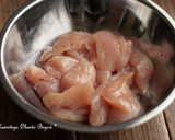 鶏むねと小松菜のこってり味噌マヨ炒め♪作り方1写真