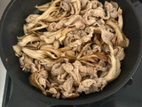 ☆簡単☆豚こま肉と舞茸のキムチ炒め