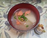 簡単♬鮭と馬鈴薯・玉葱の味噌汁☆作り方4写真