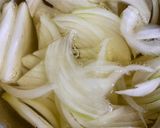 味噌汁　さつま芋・なす・玉ねぎ作り方3写真