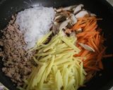 義母の味＊具だくさんな白滝入り春巻き作り方4写真