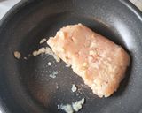 鶏ひき肉の甘辛そぼろ丼作り方1写真