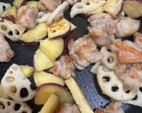 簡単✨さつまいもと蓮根鶏肉の黒酢炒め🍠作り方3写真
