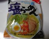 即席らーめんが豆乳カレーラーメンに変身♪作り方1写真