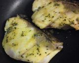 ブリのソテー☆カレーマスタードソースで～作り方2写真