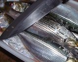 魚を三枚おろしにします。作り方1写真