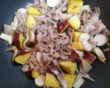 簡単ご飯に合う茸と豚こまとさつまいも塩レモン炒め作り方8写真