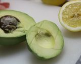 アボカドと鮪のわさび醤油和え作り方1写真