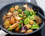 コクうま♪豚バラ厚揚げと夏野菜にんにく味噌炒め作り方5写真