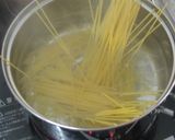 キャベツとマイタケのペペロン風パスタ作り方1写真