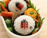 材料３つ★キュートなテントウ虫おにぎり作り方5写真