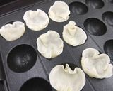 たこ焼きプレートで餃子の皮カップ♪作り方1写真