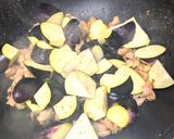 牛脂香る…なすとマグロの甘辛微酸っぱ炒め作り方2写真
