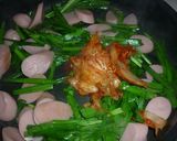 魚肉ソーセージニラキムチ炒め作り方3写真