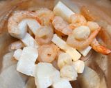 包丁を使わない!鶏肉と海鮮の塩焼きそば作り方1写真