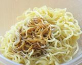 市販のなま醬油ラーメンで油そば作ってみた作り方4写真