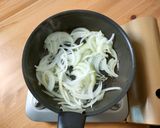 飴色玉ねぎと粗挽きソーセージのピザ作り方3写真