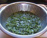 ☆茎ワカメと舞茸のにんにくポン酢和え☆作り方1写真