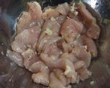 簡単！鶏むね肉のクレイジーガーリックカツ作り方1写真
