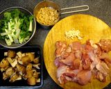 鶏もも肉とナッツのオイスターソース炒め☆作り方1写真