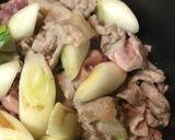 豚こまぎれ肉と長ネギの玉かけスキヤキ炒め作り方2写真