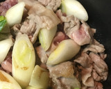 豚こまぎれ肉と長ネギの玉かけスキヤキ炒め作り方2写真