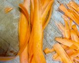 お弁当ワンパン！豚こまとヒラヒラ人参の甘辛炒め作り方2写真