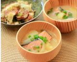 簡単♬鮭と馬鈴薯・玉葱の味噌汁☆作り方5写真
