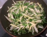 大根の皮と葉の炒め物作り方1写真