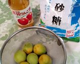 すぐ出来る！ 梅７個で作るリンゴ酢サワー作り方1写真