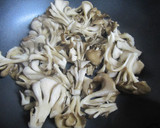 舞茸と目玉焼きのバター炒め作り方6写真